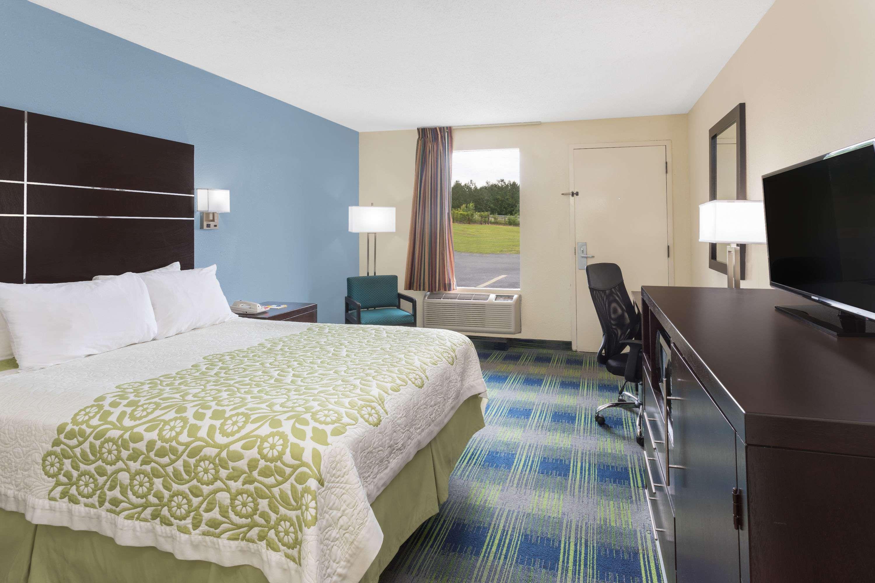 Days Inn By Wyndham Newberry South Carolina Exterior photo